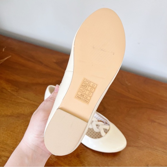 BAIT Footwear • t-strap ballet flats round toe cream ivory patent vegan retro - Picture 10 of 11